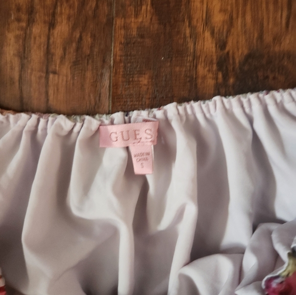 NWT Guess Azura Off-The-Shoulder Ruffled Floral Top - Picture 7 of 11